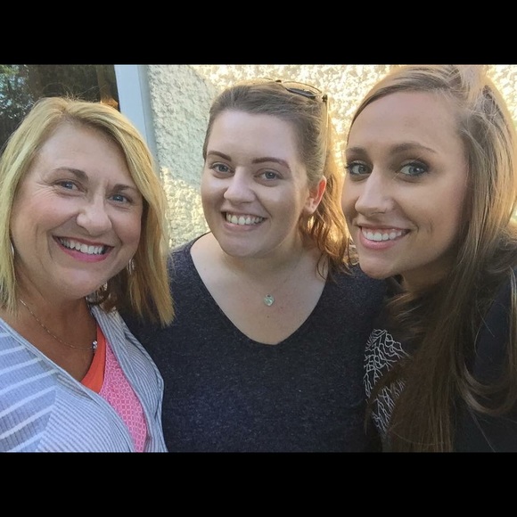 Meet your posher, Alyssa - Picture 5 of 7